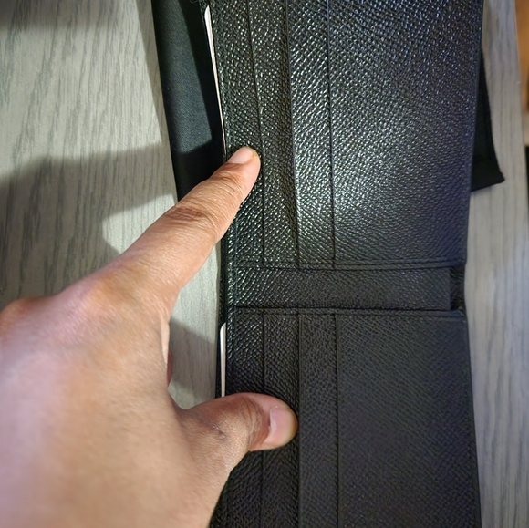 Authentic New Dolce &Gabbana Wallet - Picture 5 of 9